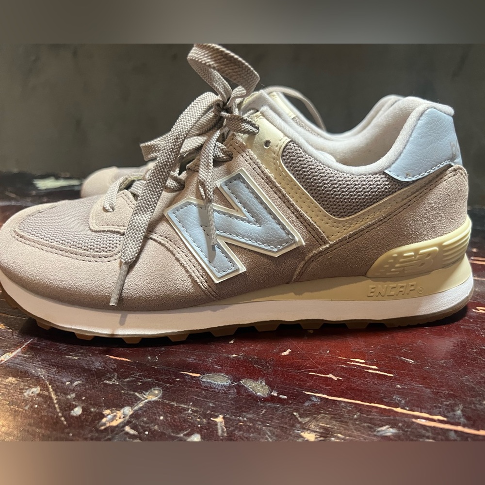 New Balance Classic 574 Women’s Size 8